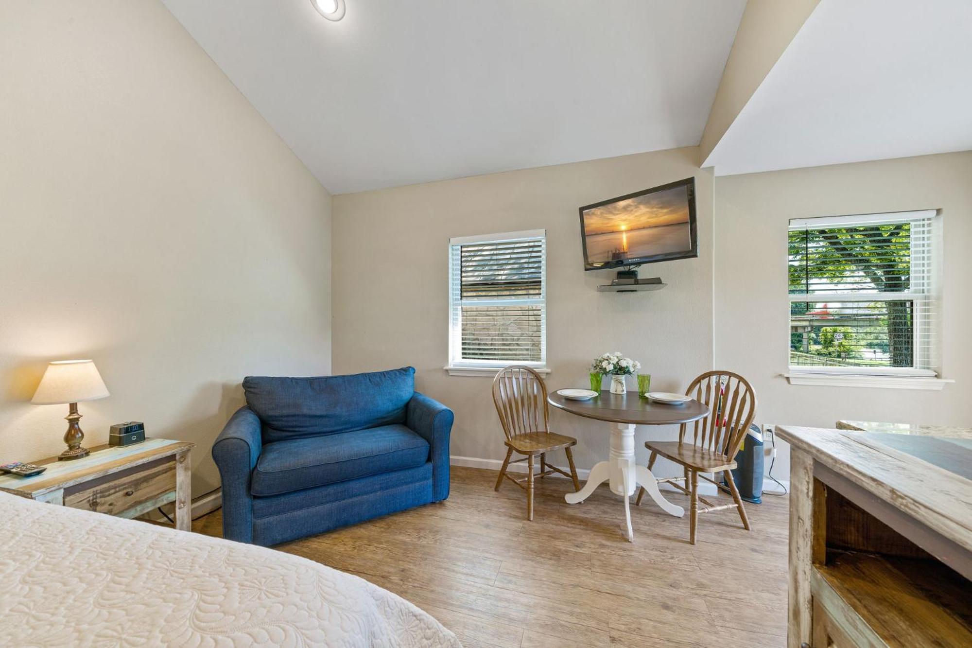 Blanco Riverside Cottages Екстериор снимка